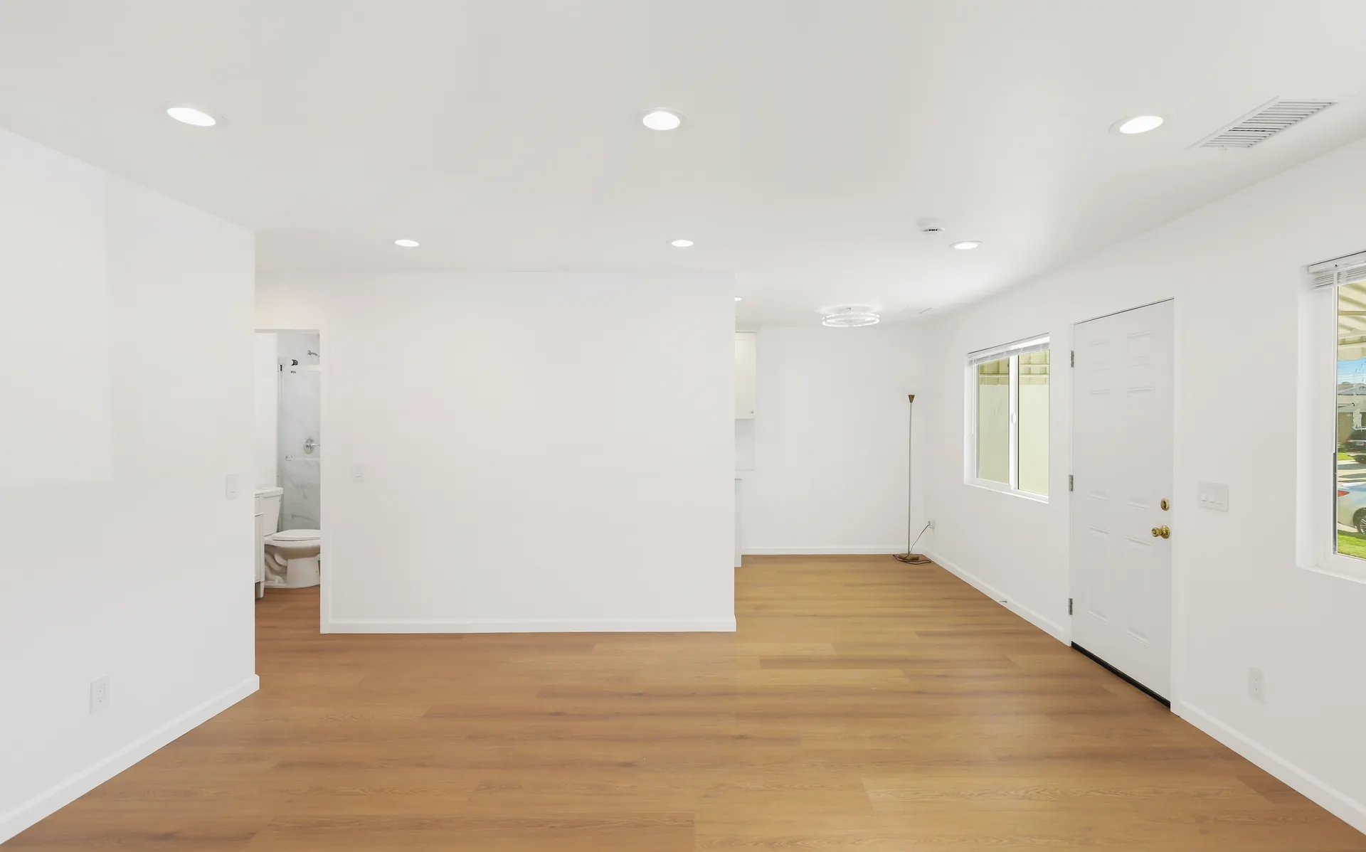 Detached ADU — living room and hall to the bath, Buena Park, Avorino