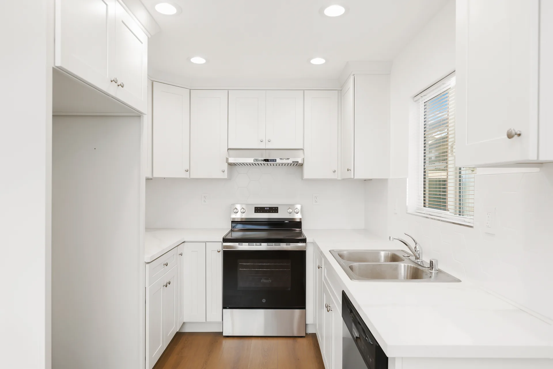 Detached ADU — white shaker kitchen with quartz counters, Buena Park, Avorino