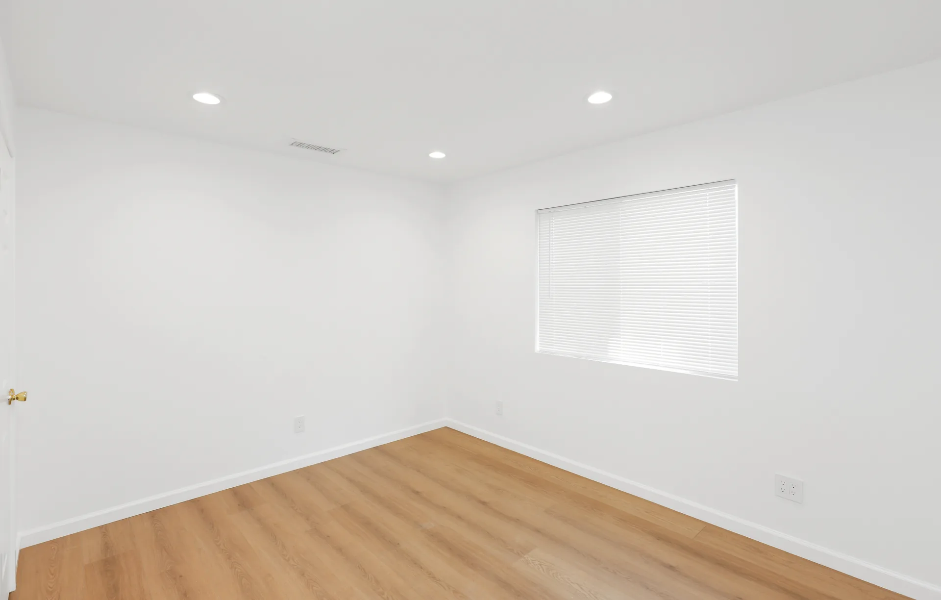 Detached ADU — bedroom, Buena Park, Avorino