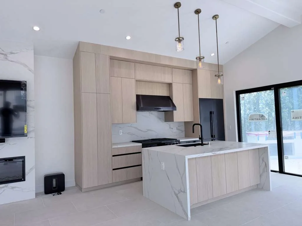 Custom pool house — kitchen and great room, San Juan Capistrano, Avorino